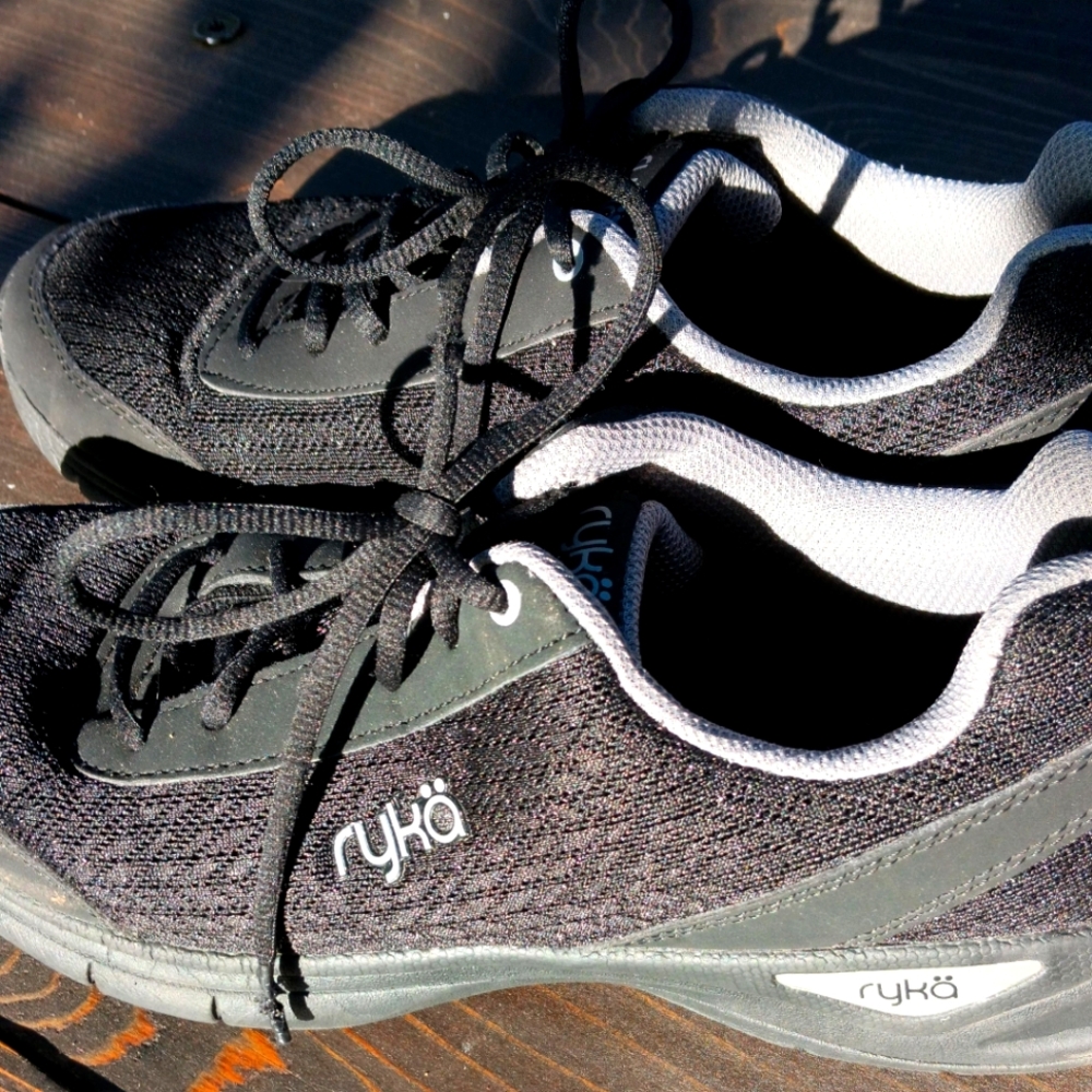 Ryka Womens Black Athletic Shoes Sz 10